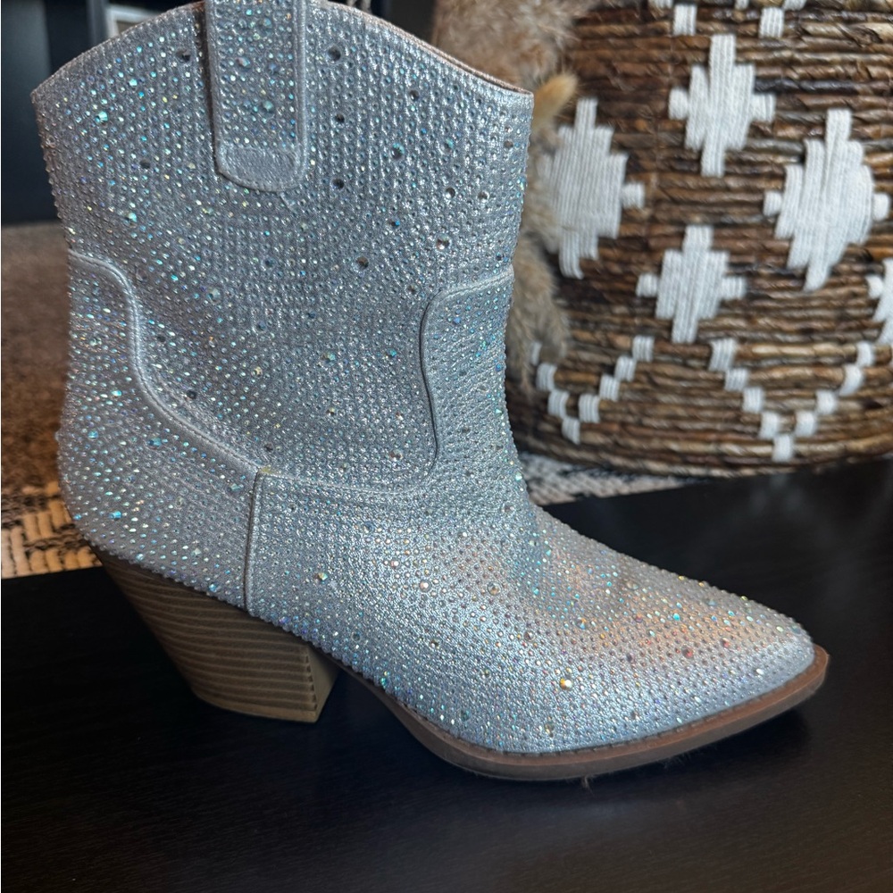 Women's Rhinestone Embellished Western Boots